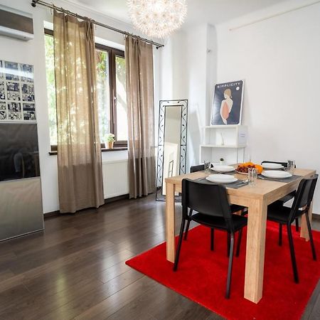 Cozy & Spacious Flat Near Victoriei Square 부쿠레슈티 외부 사진