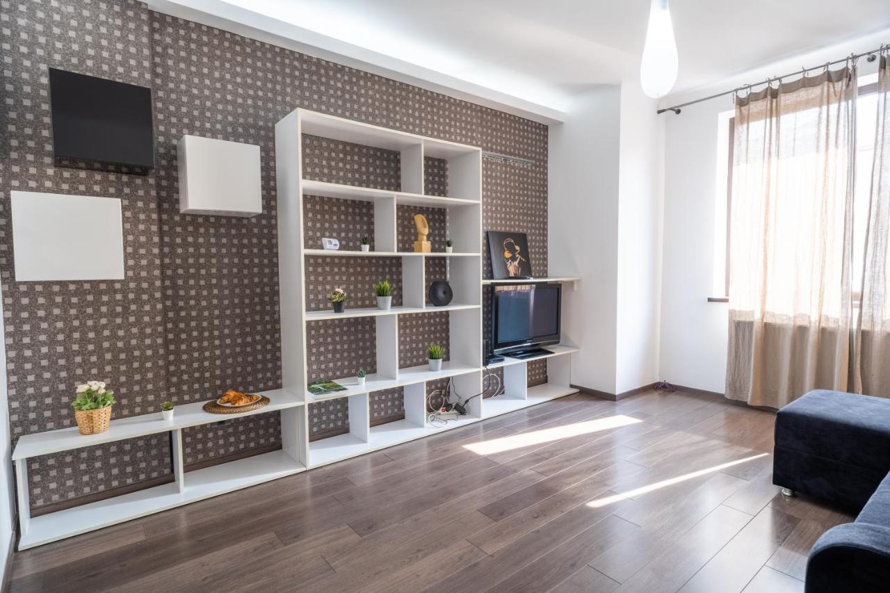 Cozy & Spacious Flat Near Victoriei Square 부쿠레슈티 외부 사진