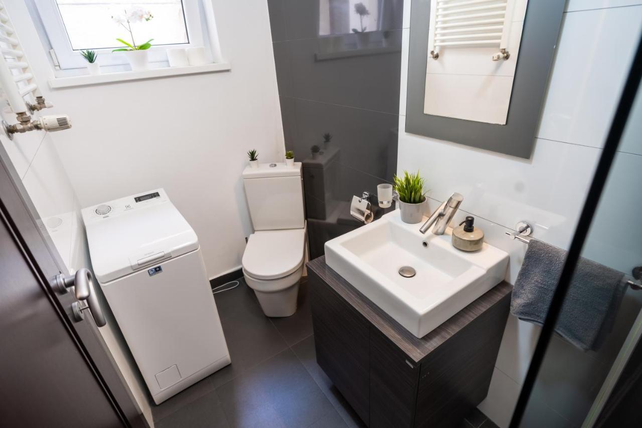 Cozy & Spacious Flat Near Victoriei Square 부쿠레슈티 외부 사진