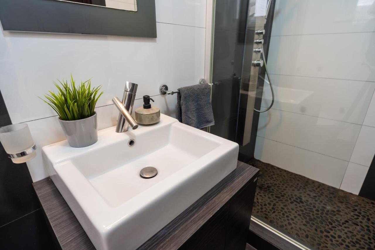 Cozy & Spacious Flat Near Victoriei Square 부쿠레슈티 외부 사진